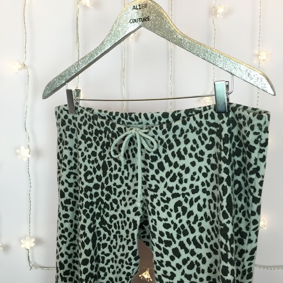 Chaser Animal Print Slouchy Pant - Picture 5 of 8